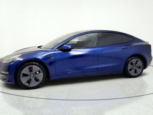 Used 2023 Tesla Model 3 Standard Range RWD image 4