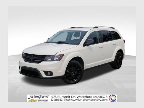 Used 2019 Dodge Journey SE w/ Blacktop Package FWD image 1