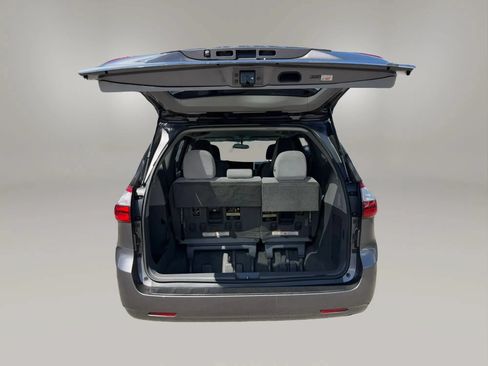 Used 2015 Toyota Sienna LE FWD image 15