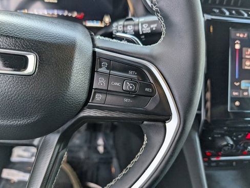 Used 2024 Jeep Grand Cherokee Altitude image 14