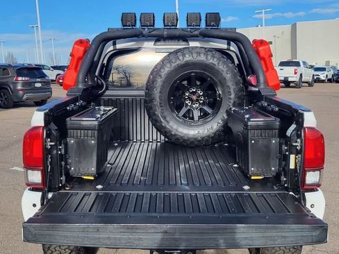 Used 2018 Toyota Tacoma TRD Off-Road image 12