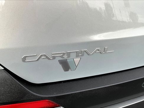 Used 2025 Kia Carnival SX Prestige FWD image 24