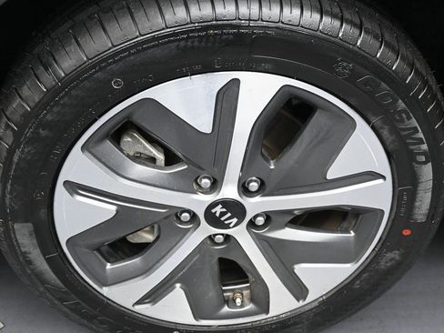 Used 2020 Kia Niro EX image 40