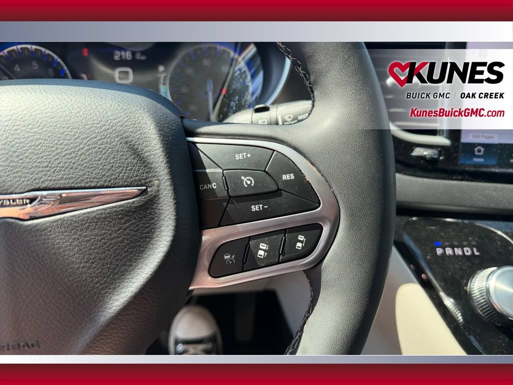 Used 2024 Chrysler Pacifica Touring-L FWD image 18