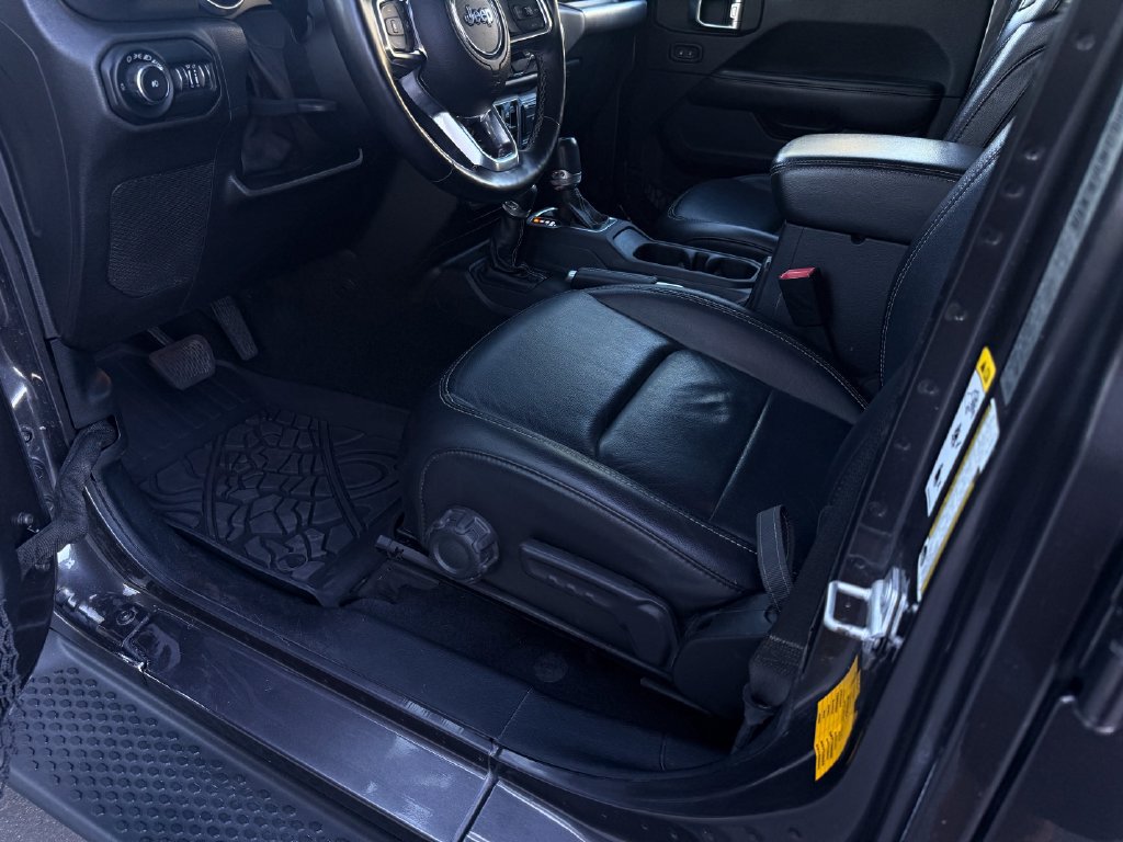 Used 2018 Jeep Wrangler Unlimited Sahara w/ Uconnect 4C Nav & Sound Group AWD/4WD image 20