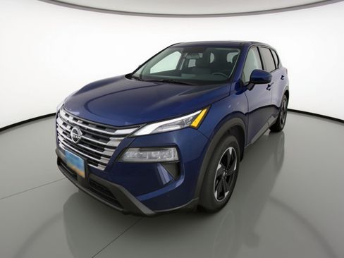 Used 2025 Nissan Rogue SV FWD image 3