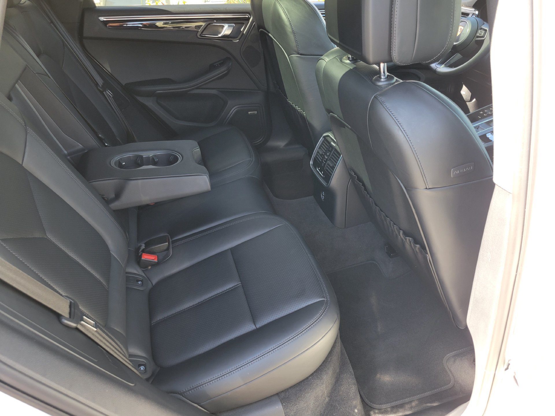 Used 2026 Porsche Macan AWD/4WD image 30