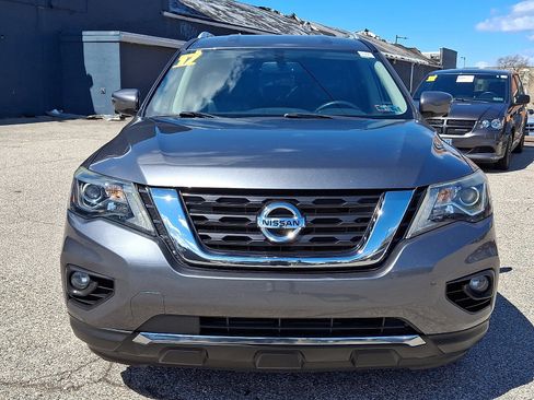 Used 2017 Nissan Pathfinder SL image 2