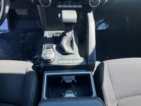 Used 2025 Toyota 4Runner SR5 AWD/4WD image 18