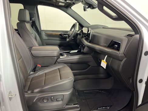 New 2026 Chevrolet Suburban High Country image 7