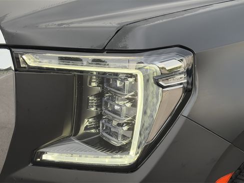Used 2023 GMC Yukon XL SLT w/ SLT Luxury Package AWD/4WD image 9