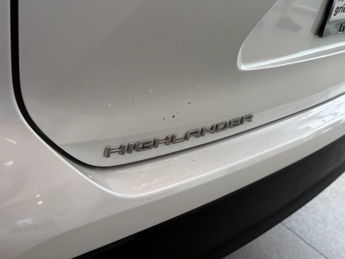 Used 2022 Toyota Highlander L FWD image 14