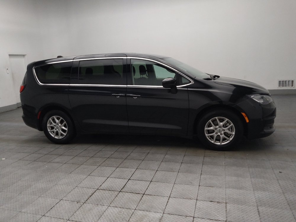 Used 2023 Chrysler Voyager LX FWD image 11