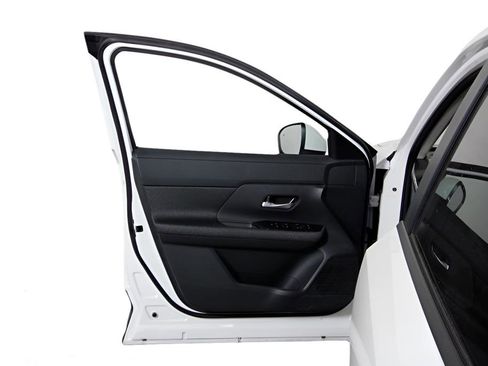 Used 2025 Nissan Kicks SV image 30