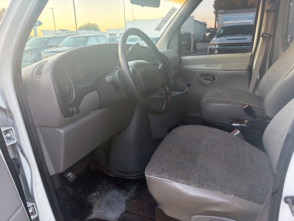 Used 1997 Ford E-150 and Econoline 150 RWD image 8