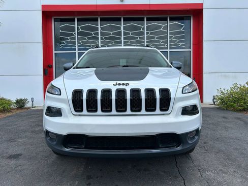 Used 2017 Jeep Cherokee Sport FWD image 2