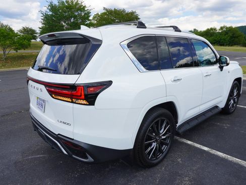 Used 2023 Lexus LX 600 F Sport w/ Accessory Package (Z1) AWD/4WD image 18