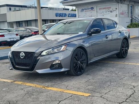 Used 2022 Nissan Altima 2.5 SR w/ Midnight Edition Package image 2