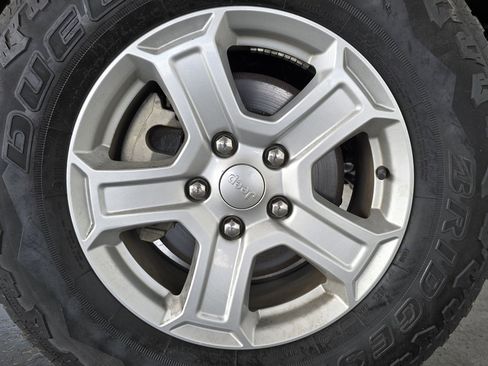 Used 2023 Jeep Wrangler Sport S image 33