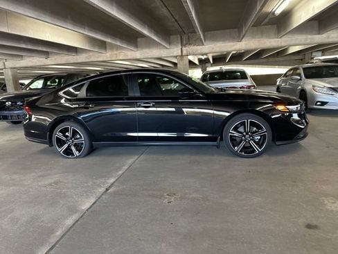 Used 2025 Honda Accord Sport image 4