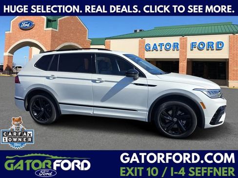 Used 2023 Volkswagen Tiguan SE R-Line image 1