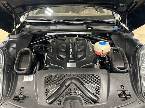 Used 2016 Porsche Macan Turbo image 38