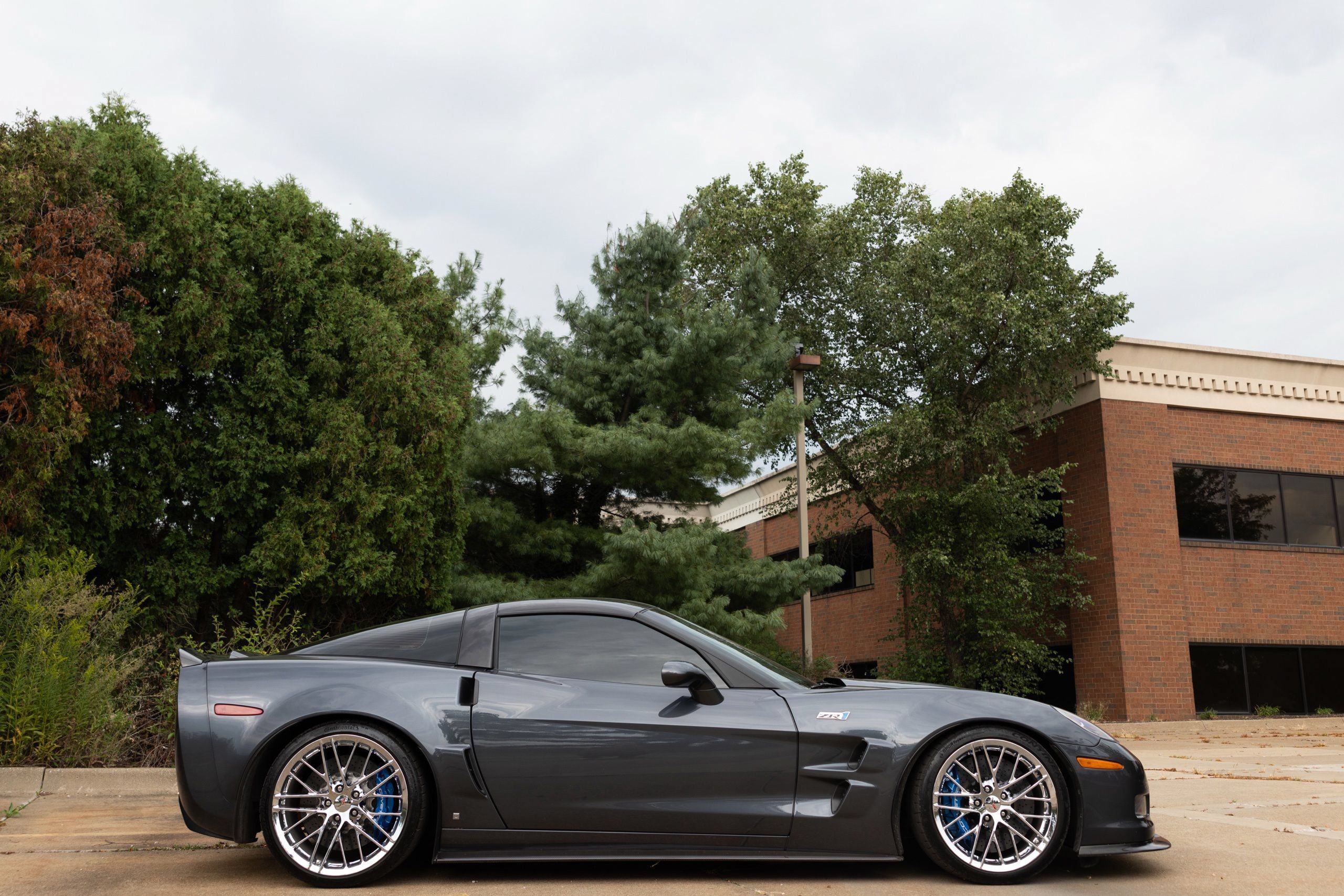 Used 2009 Chevrolet Corvette ZR1 w/ Preferred Equipment Group RWD image 9