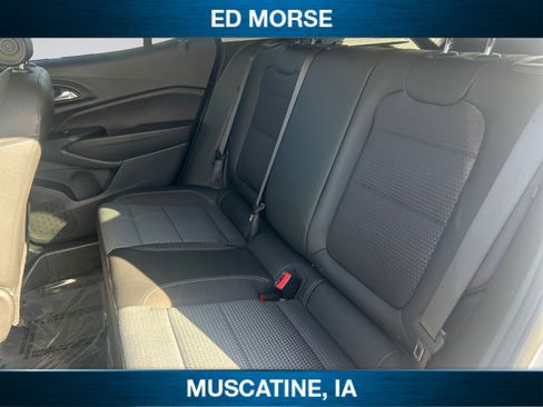 Used 2025 Chevrolet Trax LT w/ LT Convenience Package FWD image 13