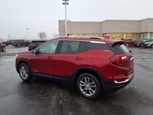 Used 2023 GMC Terrain SLT image 9