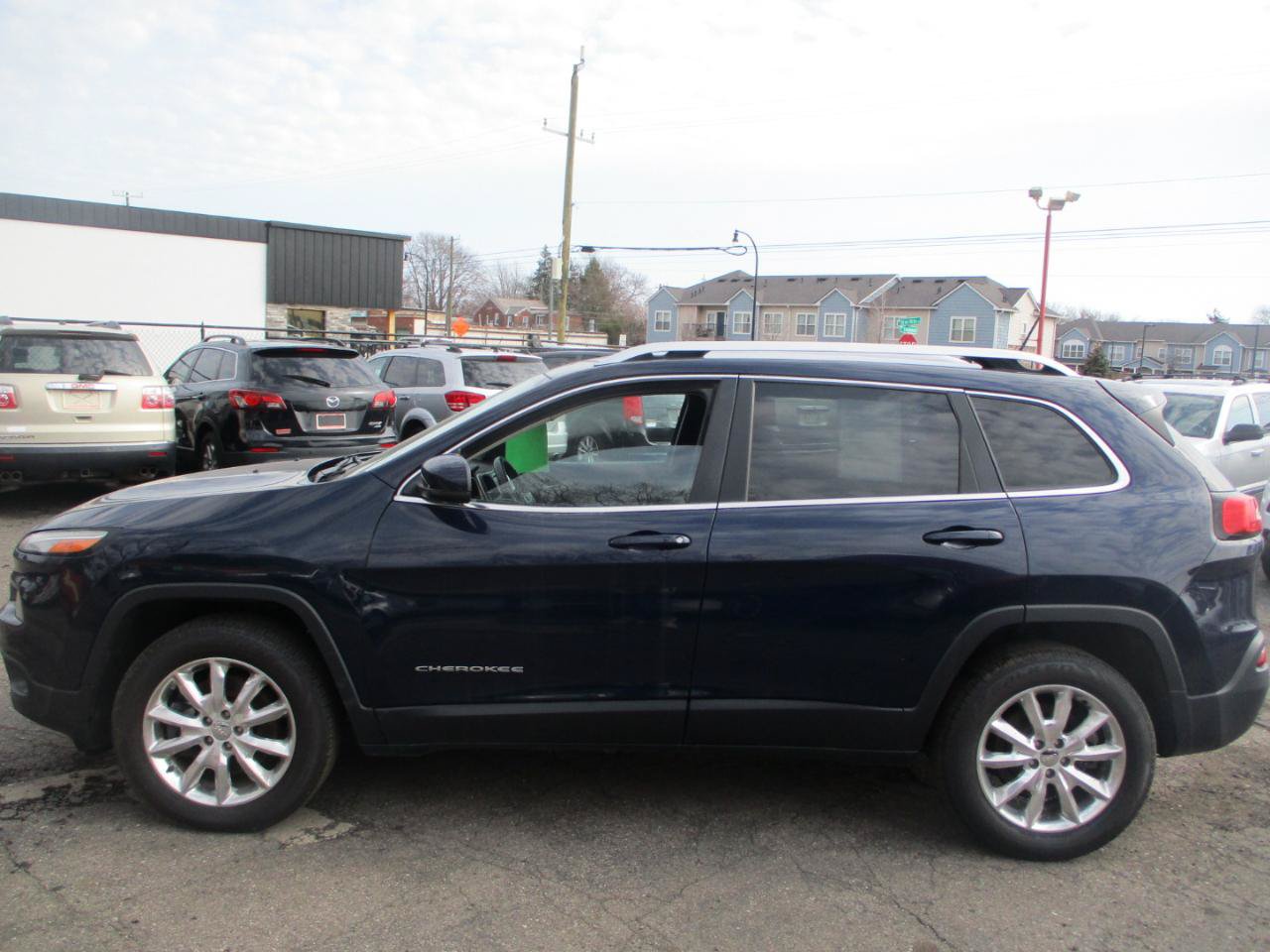 Used 2015 Jeep Cherokee Limited AWD/4WD image 4