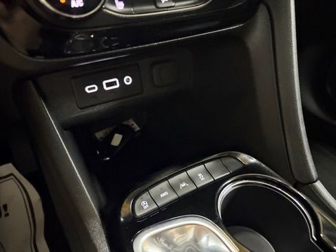 Used 2023 Buick Encore GX Select AWD/4WD image 63