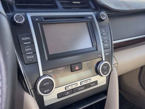 Used 2014 Toyota Camry XLE w/ Leather Package image 8