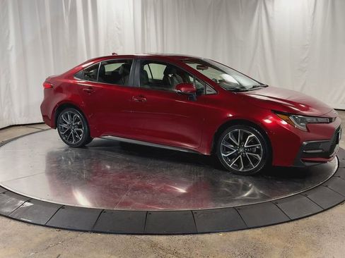 Used 2022 Toyota Corolla SE image 3