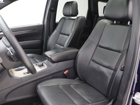 Used 2015 Jeep Grand Cherokee Limited w/ Luxury Group II image 17