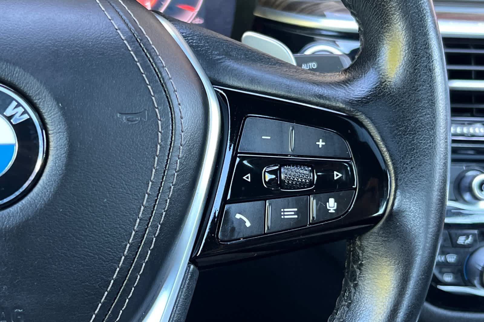 Used 2020 BMW 530i w/ Premium Package RWD image 28