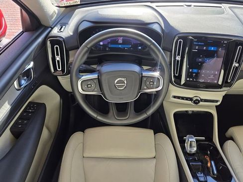 Used 2023 Volvo XC40 B5 Plus w/ Protection Package Premier image 17