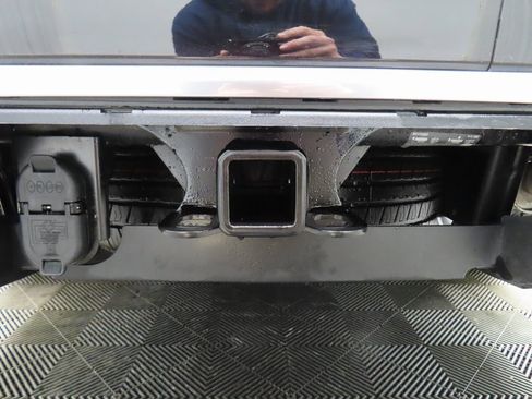 Used 2024 GMC Yukon XL Denali image 43