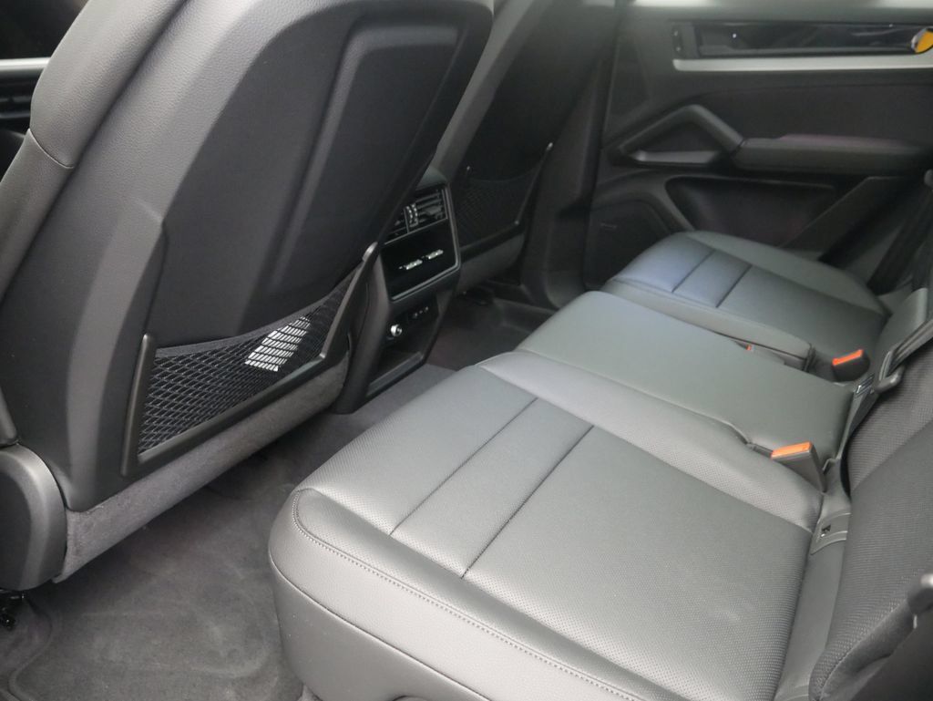 Certified 2026 Porsche Cayenne AWD/4WD image 23