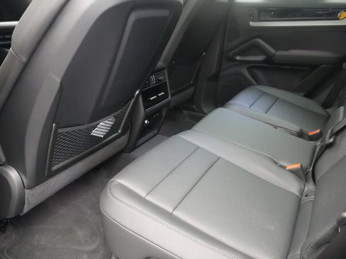 Certified 2026 Porsche Cayenne AWD/4WD image 23