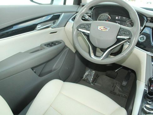 Certified 2024 Cadillac XT6 Premium Luxury image 7