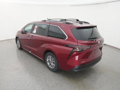 New 2026 Toyota Sienna XLE image 13