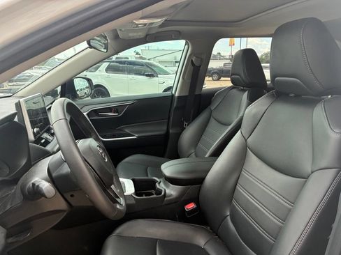 Used 2025 Toyota RAV4 XLE Premium FWD image 9
