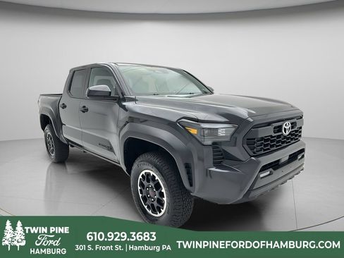 Used 2025 Toyota Tacoma TRD Off-Road AWD/4WD image 1