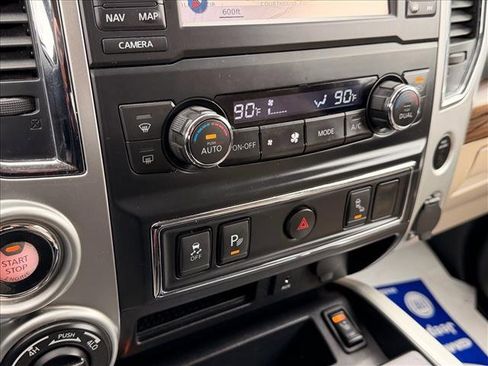 Used 2018 Nissan Titan SV w/ SV Convenience Package image 18
