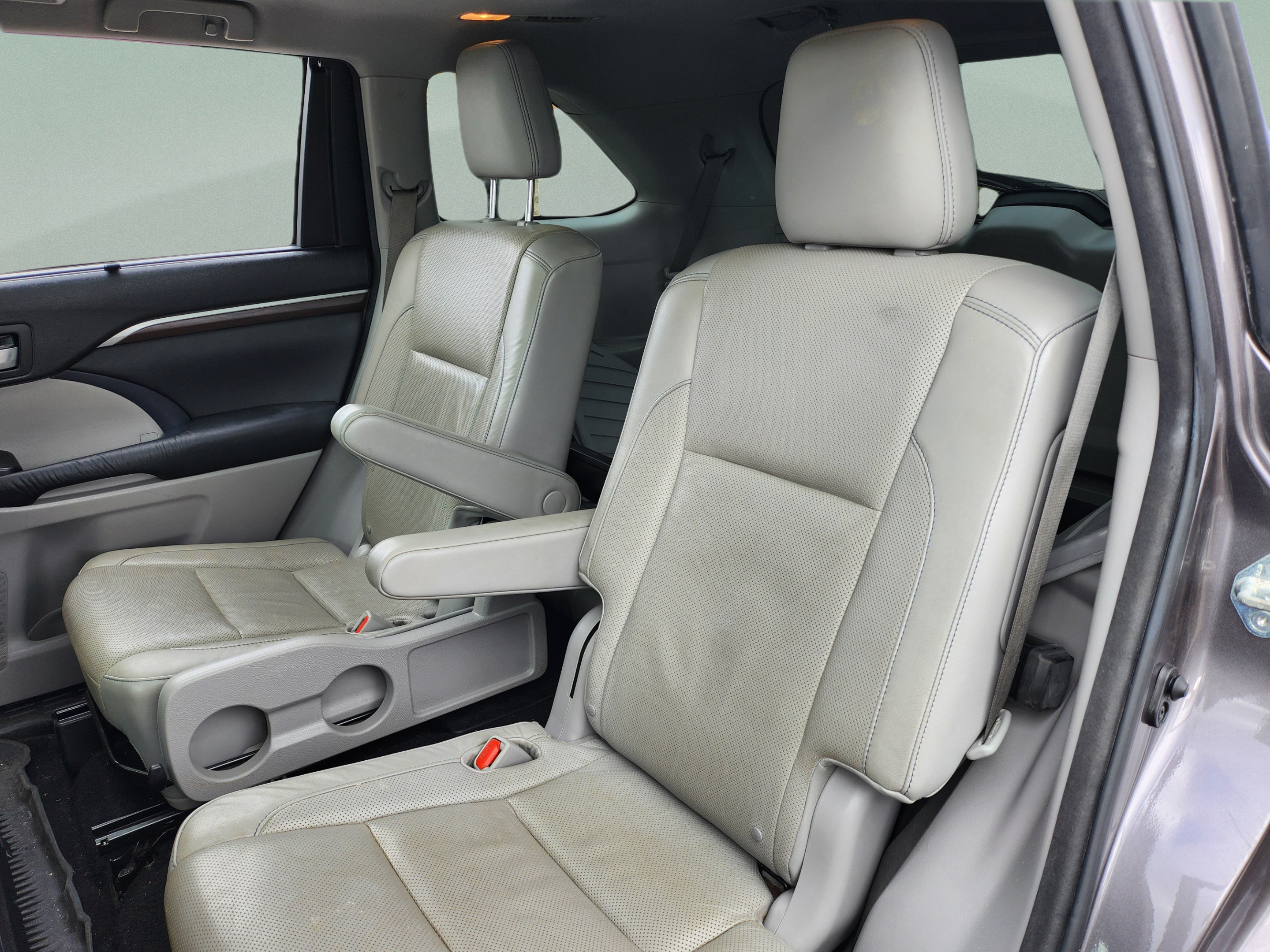 Used 2015 Toyota Highlander Limited Platinum FWD image 24