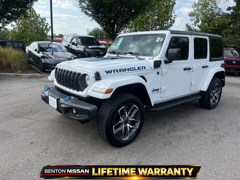 Used 2024 Jeep Wrangler Unlimited w/ Convenience Group AWD/4WD image 4