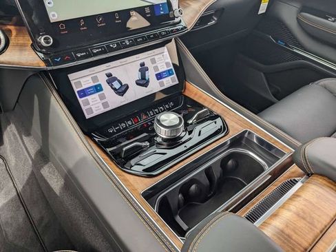 Used 2024 Jeep Grand Wagoneer Series III w/ Flexible Seating Group image 17