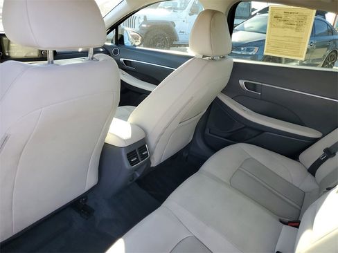 Used 2021 Hyundai Sonata SEL w/ Convenience Package image 13