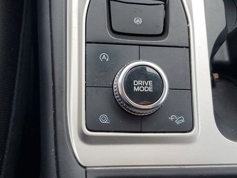 Used 2022 Ford Explorer XLT image 26