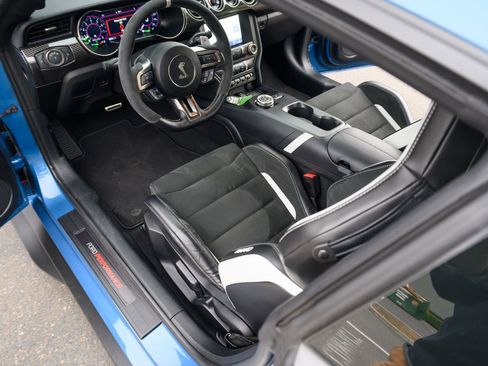 Used 2020 Ford Mustang Shelby GT500 w/ Technology Package image 25